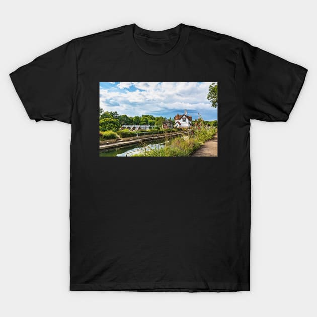 Goring on Thames Lock T-Shirt by IanWL